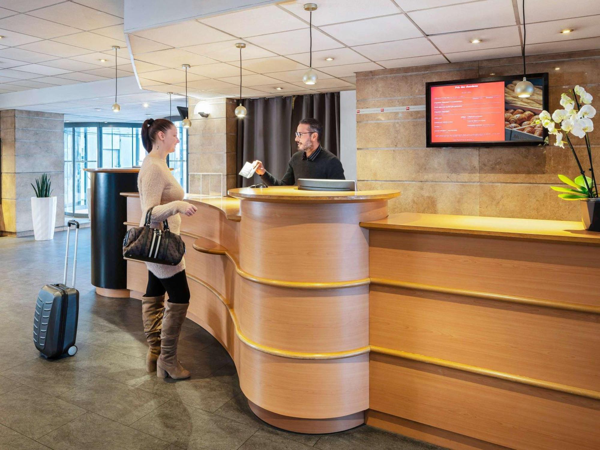 Ibis Paris Porte De Bercy Charenton-le-Pont Exterior foto